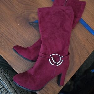 Chic Faux Suede Wine Red Heeled Boots Sz.6.5